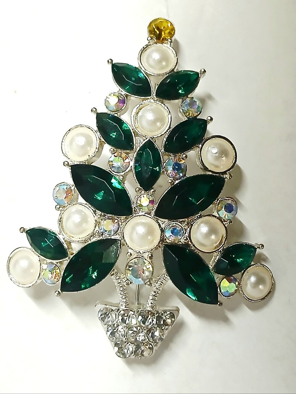 Vintage Avon Green Crystal & Pearl Christmas Tree Brooch